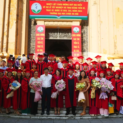 LỄ TỐT NGHIỆP VÀ TRAO BẰNG TIẾN SĨ, THẠC SĨ, DƯỢC SĨ CKII, CKI NĂM 2024